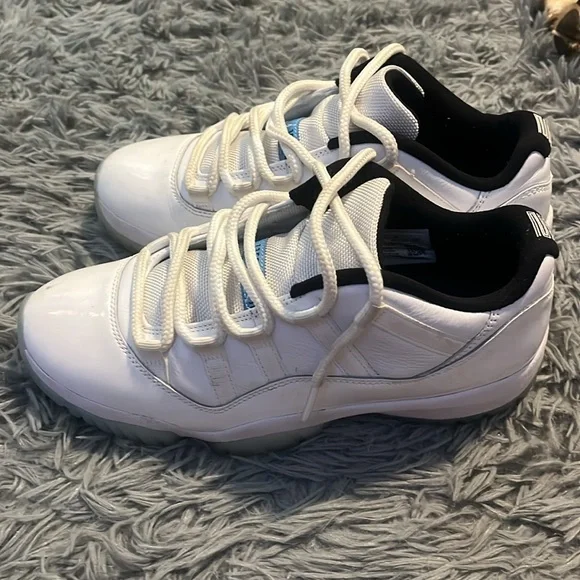 WORN air jordan 11 retro low “legend blue” - Picture 3 of 4